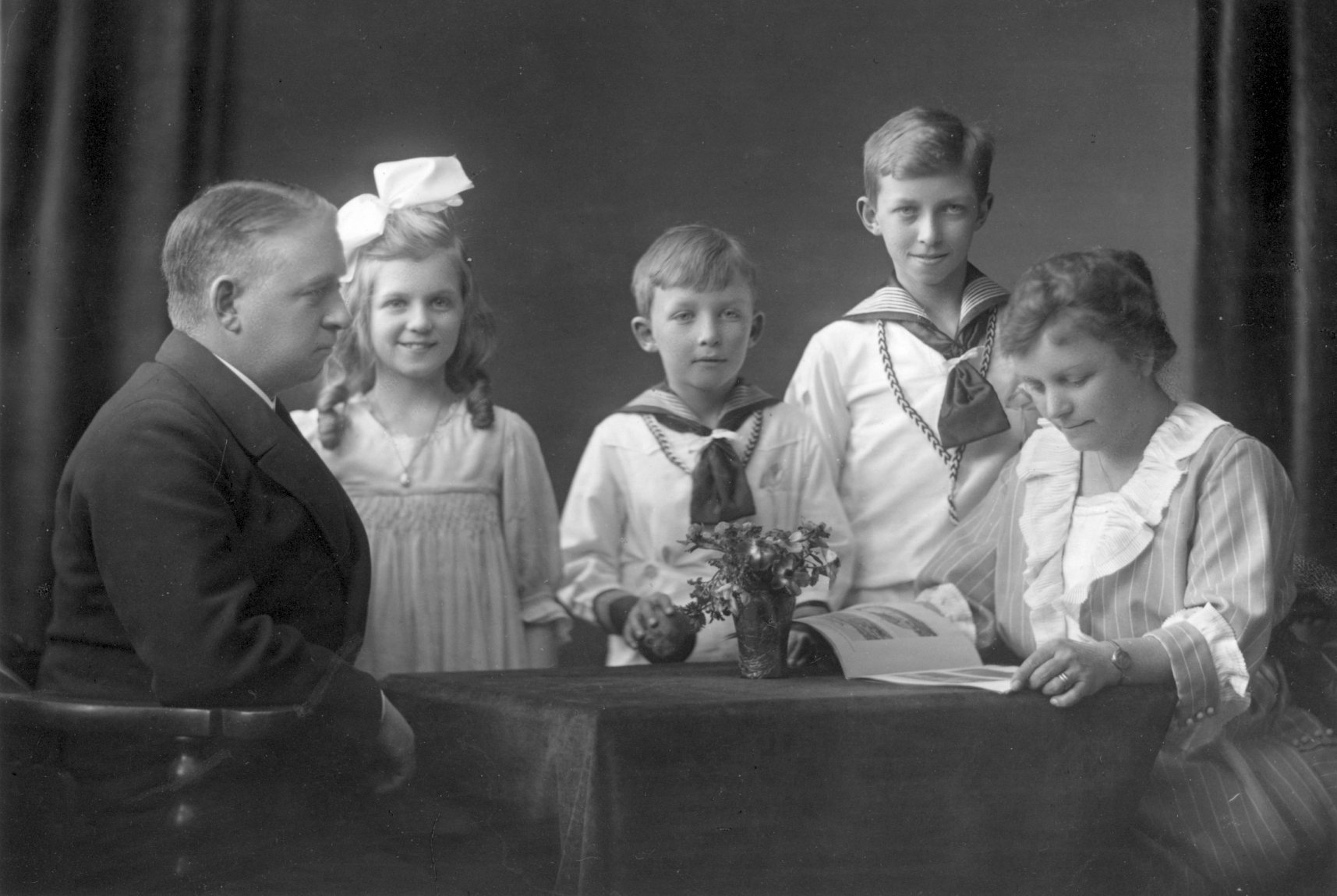 Anders Pontus og Elise Kristina Larson med børn: Gunvor Elisabeth, Erik Torsten og Anders Petter