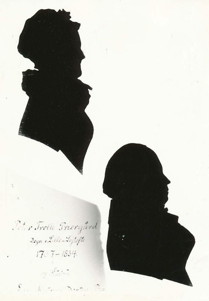 Siluetter af Else Cathrine Dorthea Barfoed og hendes mand Peter Trolle Priergaard.
